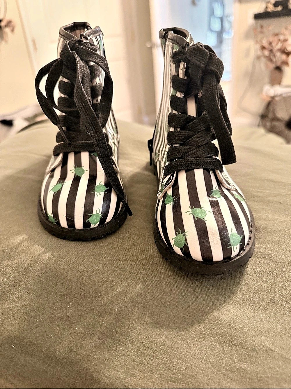 little combusts Striped Lace-Up Boots Girls 3-4Y Black & White